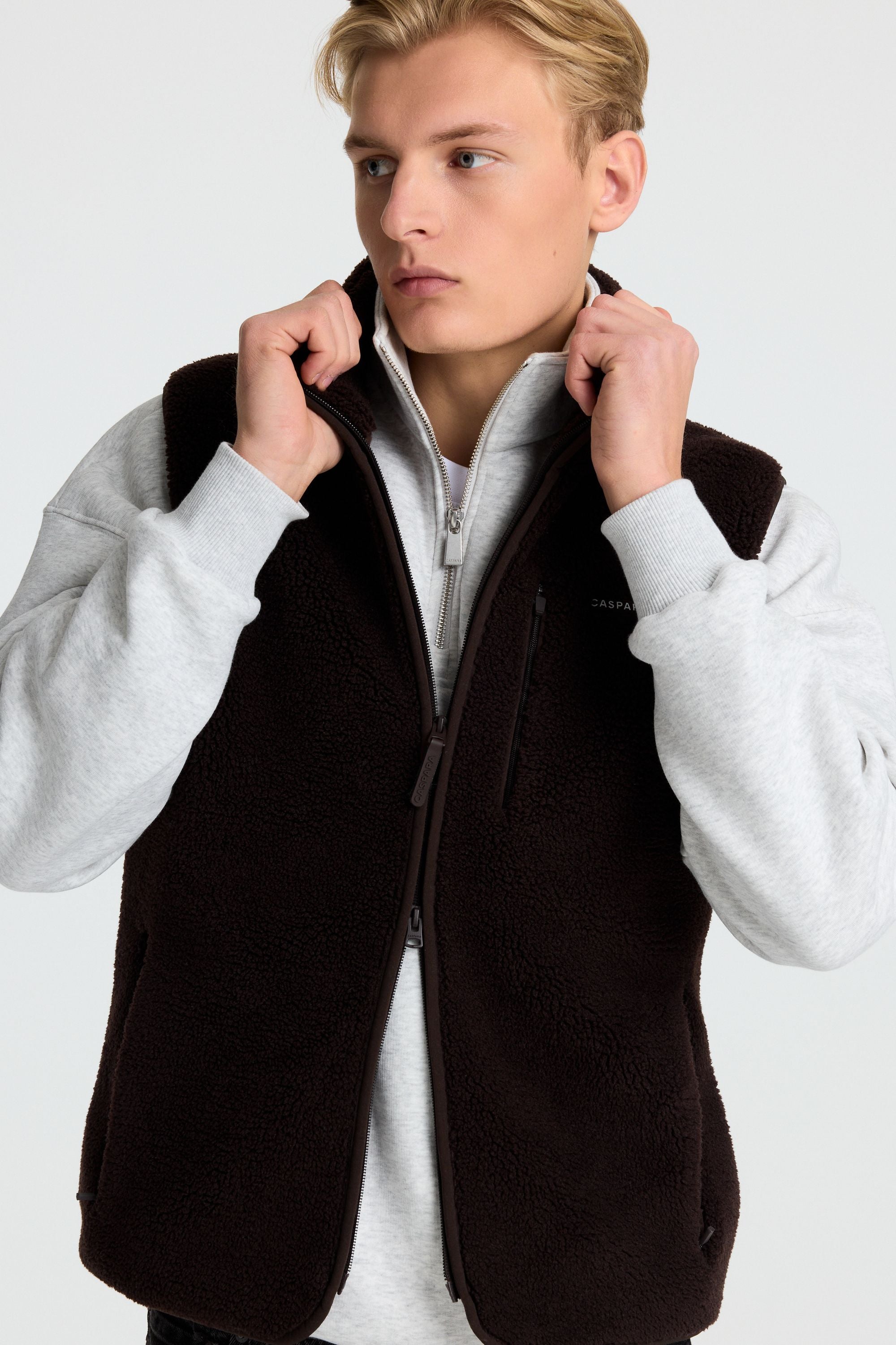 M. Cloudfleece™ Vest - Espresso – CASPARA
