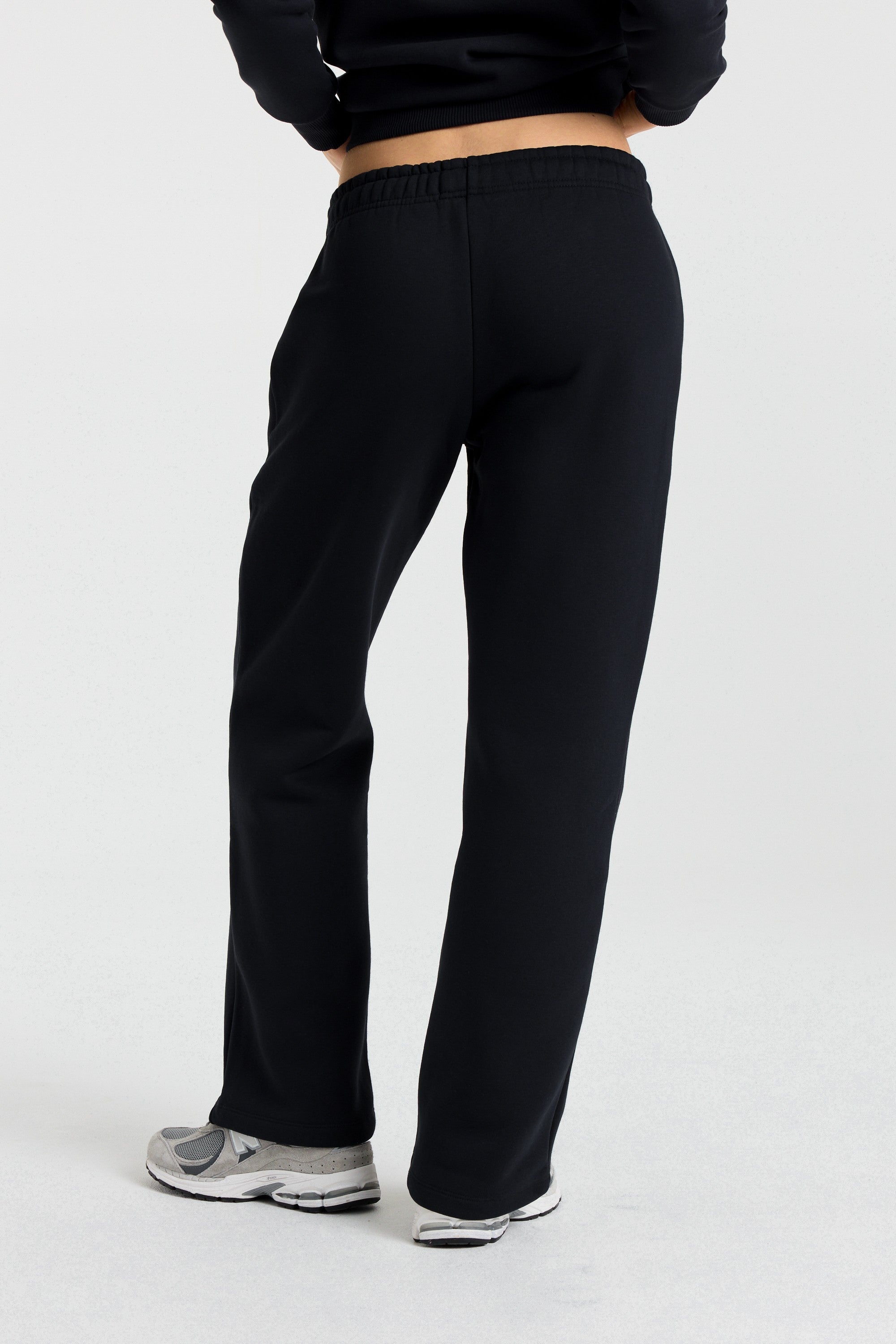 W. Cosmo SL Sweatpants - Black