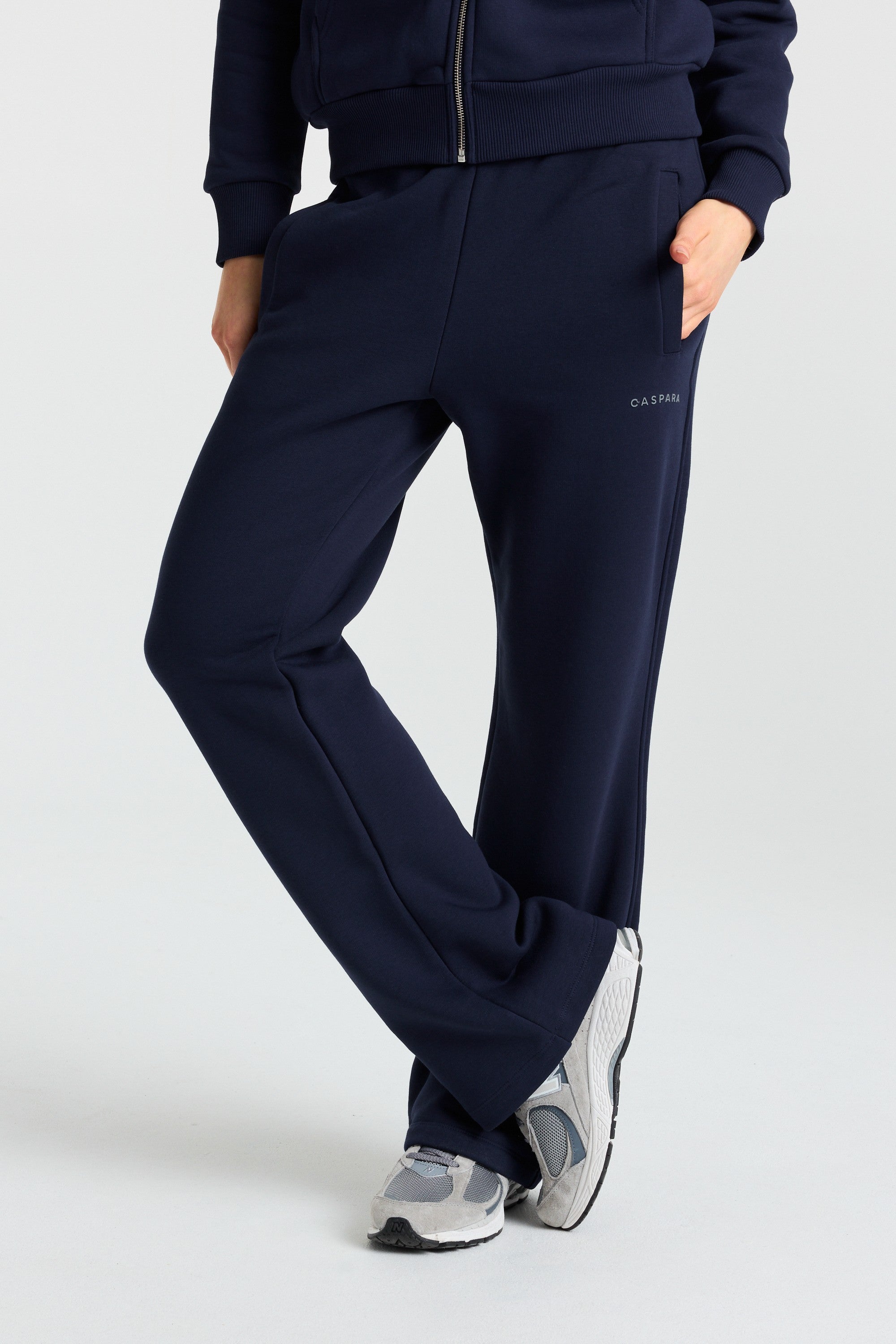 W. Cosmo SL Sweatpants - Navy – CASPARA
