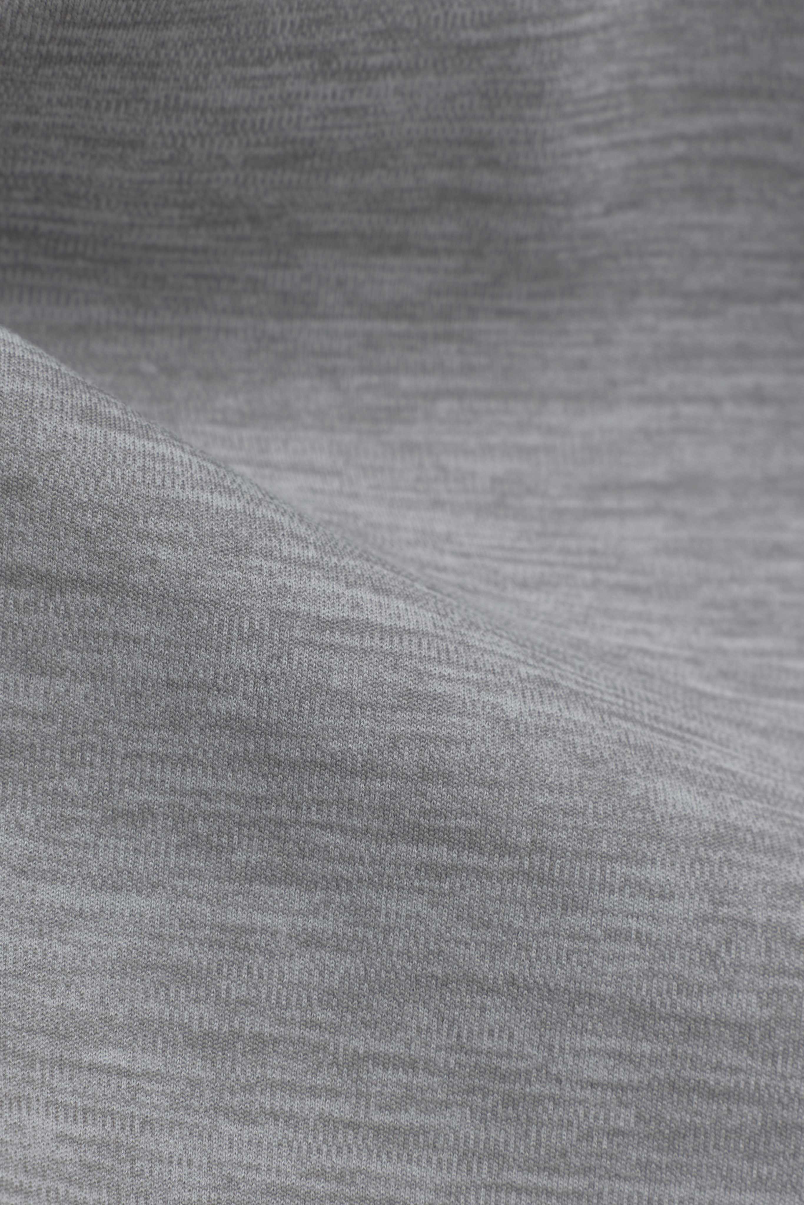 Close-up of the grey melange fabric texture on the CASPARA Cloudform® Scrunch Top.