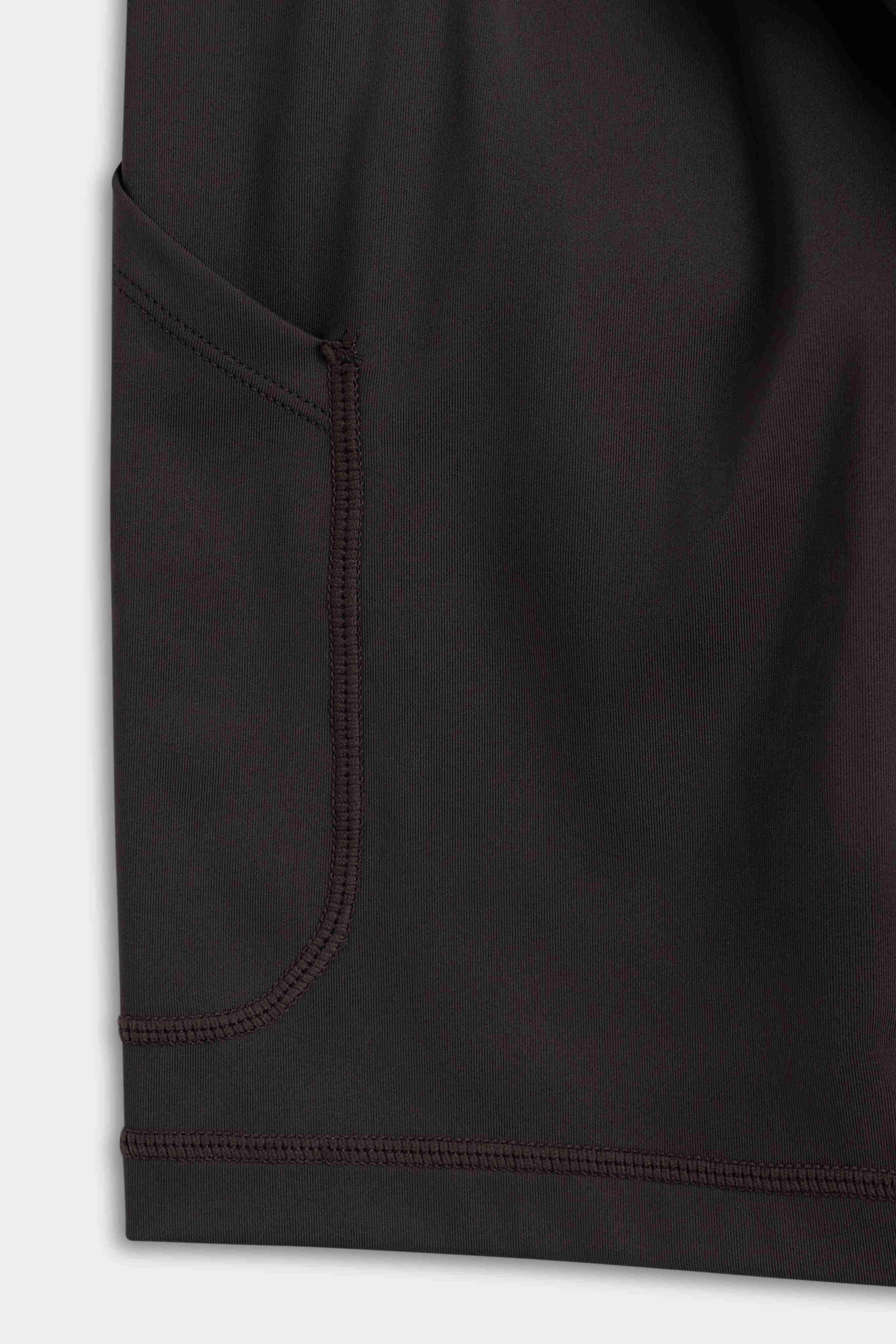 Close-up of the inner liner side pocket and stitching on espresso CASPARA Vantage shorts.