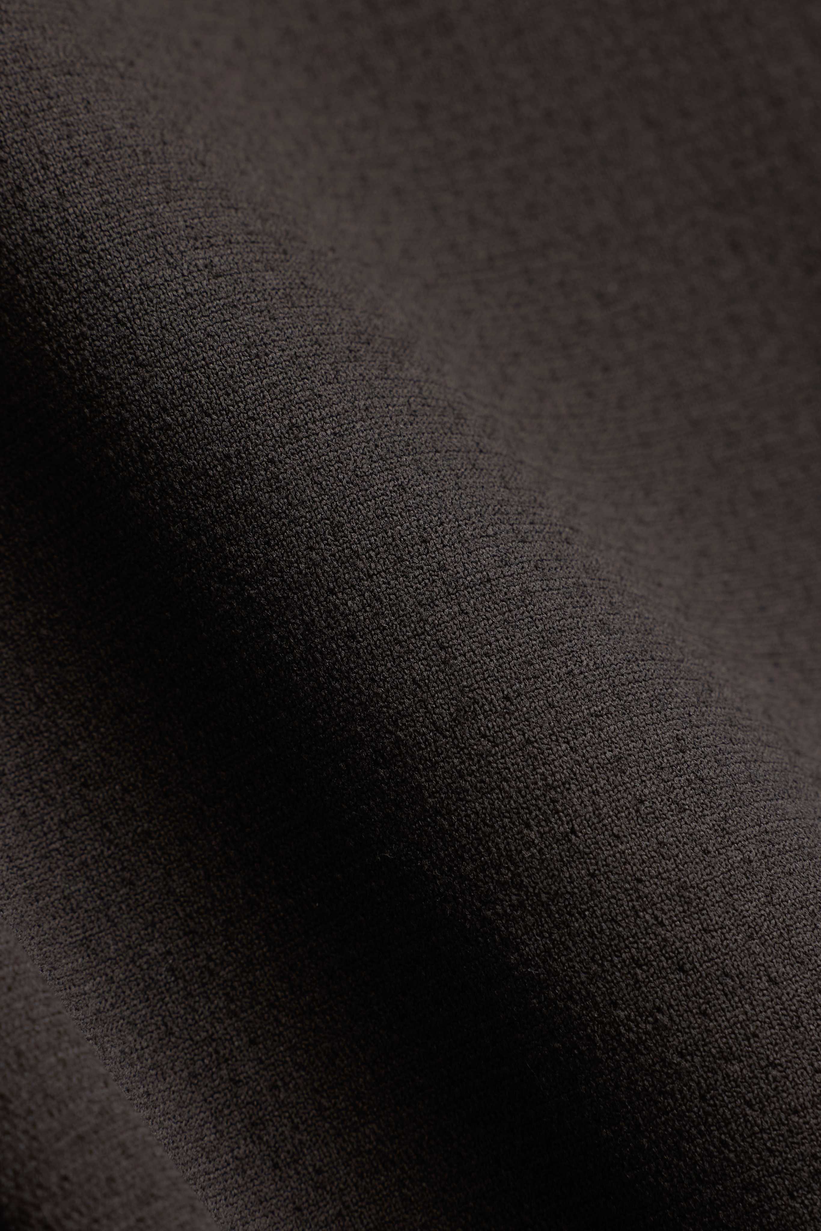 Close-up of espresso brown fabric on the CASPARA Seamlite long sleeve shirt.