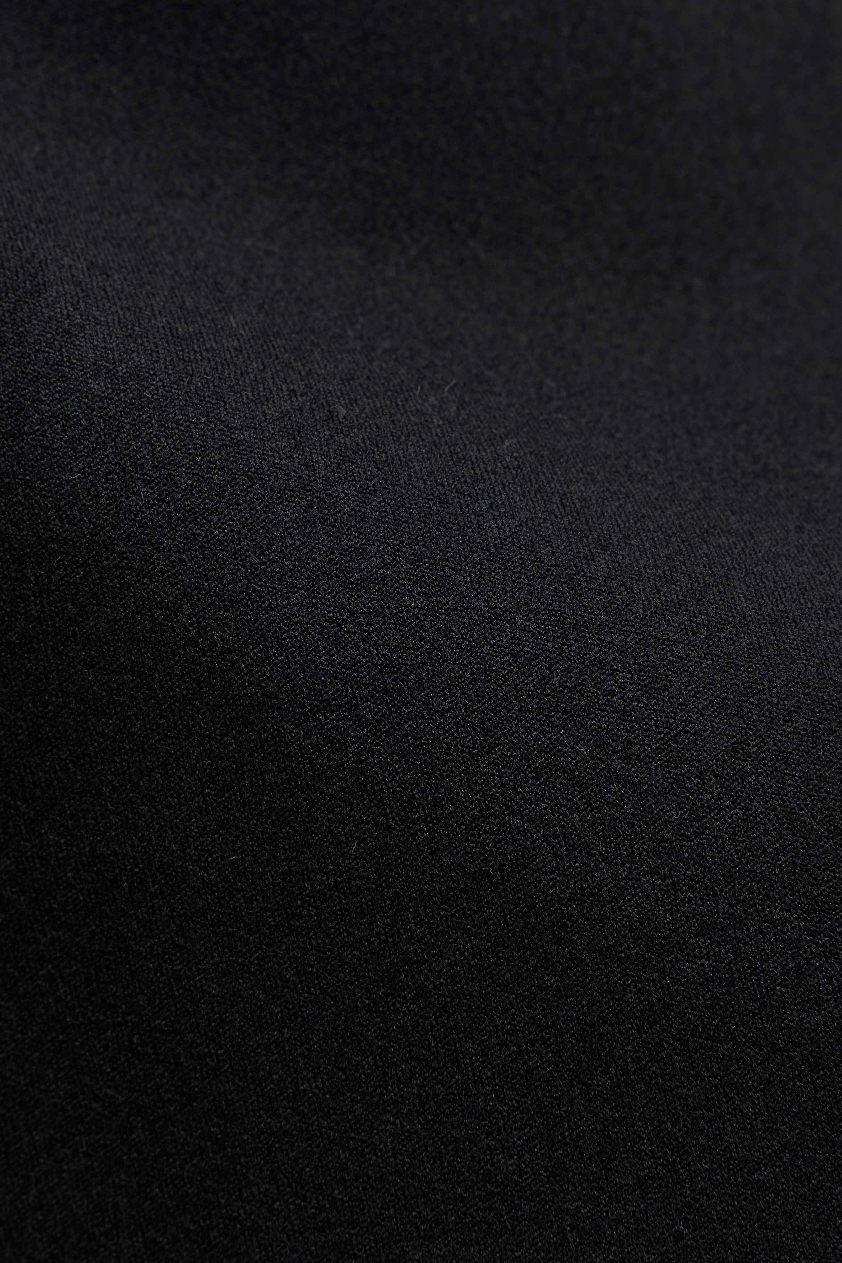 Close-up of the soft black matte Cloudform fabric on CASPARA leggings.